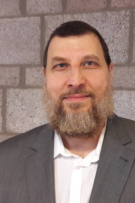 Imam Fawaz Jneid in opstand tegen de Haagse ‘heksenjacht’ Jan de