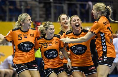 Handbalsters na zege op Tsjechië naar halve finale WK