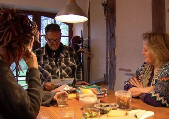 Anne, Walter en Claudia gaan op dag twee meteen uit de kleren