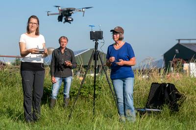 Weidevogeldrone na rustseizoen vaker ingezet boven Overbetuwe: ‘Extra ogen voor de vrijwilligers’