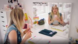 Camille houdt al haar ideeën nauwkeurig bij in een dagboek