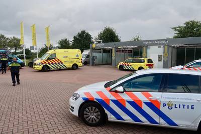 Man in Gilze raakt zwaargewond nadat hij van trappetje valt in autowasstraat