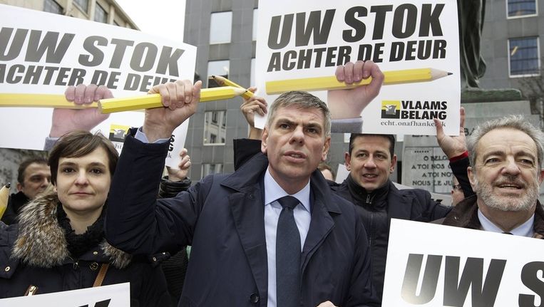 Vlaams Belang onthult slogan: 'Uw stok achter de deur ...