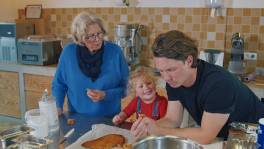 "Jouw koek lijkt niet op de echte dinokoek hoor papa..."