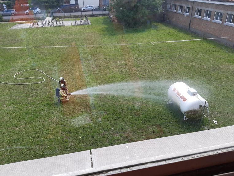 180 leerlingen geëvacueerd door sissende gastank op schoolterrein