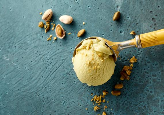 Zó maak je pistache-ijs met maar 3 ingrediënten