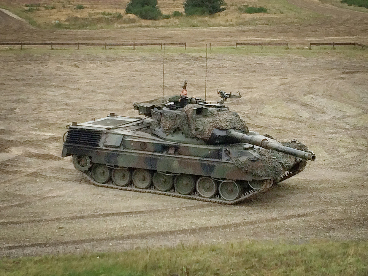 Honderdtal legervoertuigen buiten gebruik door veiligheidsproblemen De