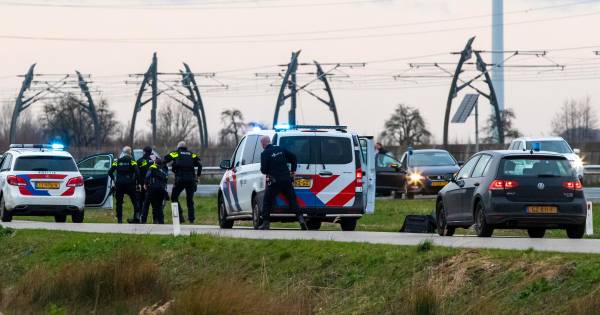 Eerder vandaag zijn 2 TBS'ers ontsnapt uit De Kijvelanden in #Poortugaal Er is sprake geweest van een gijzeling en er is later geschoten.