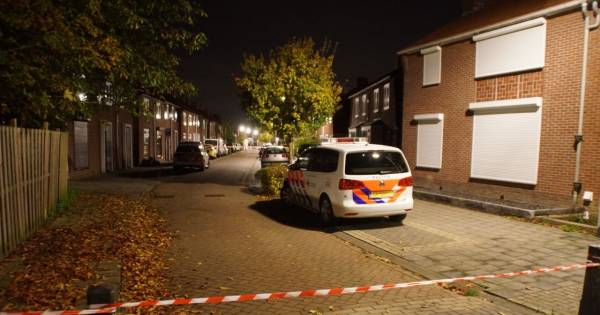 Raam uit woning, politie onderzoekt mogelijke schietpartij in Gendringen.