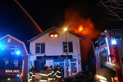 Grote brand in voormalige pizzeria Veenendaal onder controle