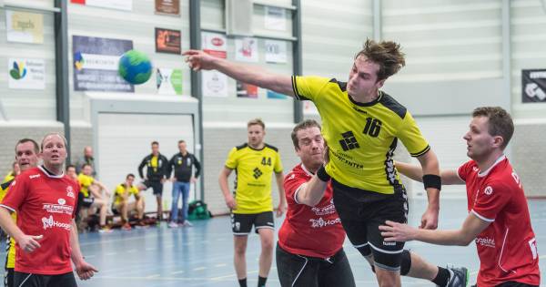 Angst voor coronavirus zet streep door 'kampioenswedstrijd' handballers HVW - De Gelderlander
