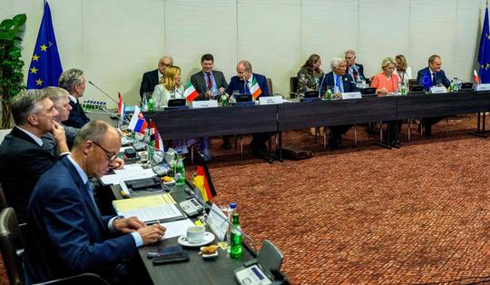 ‘Verenigde Staten en Oekraïne stellen nieuw vredesplan van 19 punten op’ • Kremlin niet akkoord met Europees tegenvoorstel