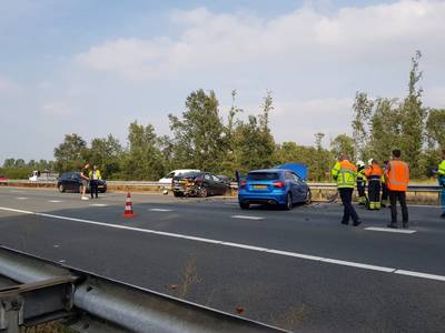 File na ongeval op A50 bij Wijchen: verkeer richting Oss over vluchtstrook