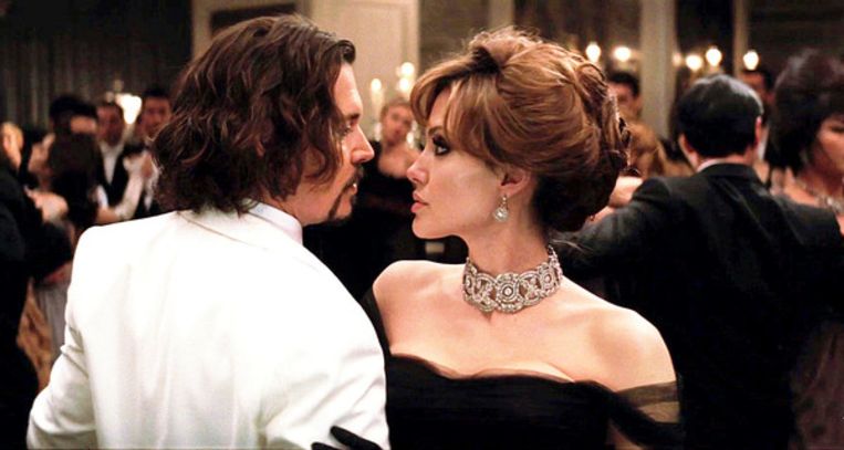 Johnny Depp vindt Angelina “een aartsmoeilijk mens”.