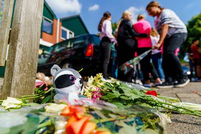 Honderden mensen bij bijeenkomst na gezinsdrama Dordrecht