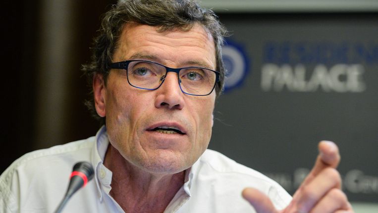 Alain Hubert geeft gestolen materiaal poolmissie terug ...