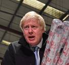 Boris Johnson verstopt zich in diepvries om aan interview te ontsnappen