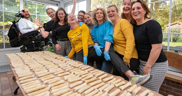 Groot feest in Diessen: Wereldrecord mini loempia's maken gelukt - BD.nl