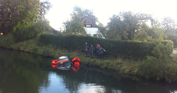 Omstander redt bejaarde vrouw uit kanaal bij Terwolde - De Stentor