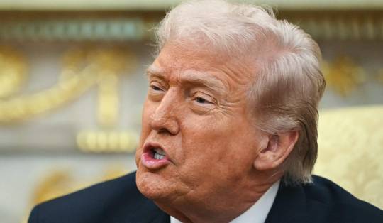 Trump blaast aanvallen vanavond op Iran af na te dreigen met inname van olie-eiland Kharg: ‘Blokkade blijft totdat overeenkomst is afgerond’