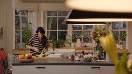 97. Oosterse bloemkoolsoep met kruidenolie & gevulde courgette met zongedroogde toma