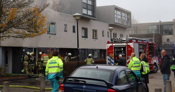 Keukenbrand aan de Guldendreef in Woerden trekt veel kijkers.