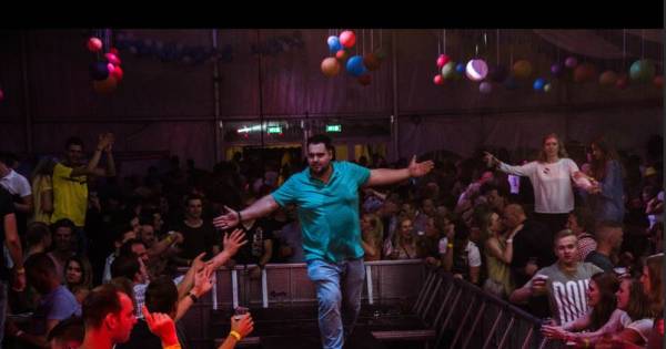 Bier op bij Pinksterfeesten Bornerbroek | Almelo - Tubantia