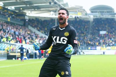 Ajax heeft doelman Van Leer binnen