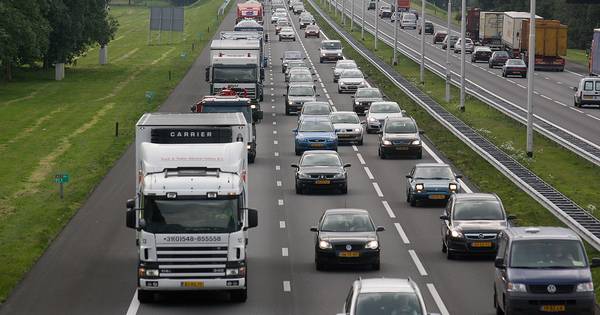 Ongeval op snelweg A1 tussen Deventer en Apeldoorn, half uur vertraging.