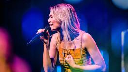 Tinne Oltmans brengt 'Op Een Dag', de titeltrack van 'Lisa'