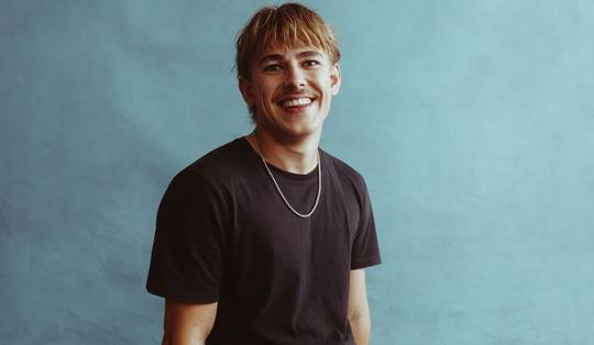 Hoe een Zwitsers ‘wonderkind’ het genre van de familiesaga weer op de kaart zet