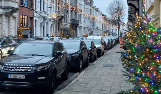 Hoe een blauw tuintafeltje met twee stoeltjes leidde tot Antwerps gezelligste kerststraat