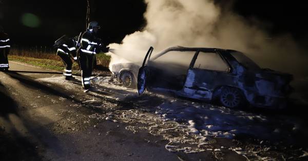 Auto brandt volledig uit in Westerbeek