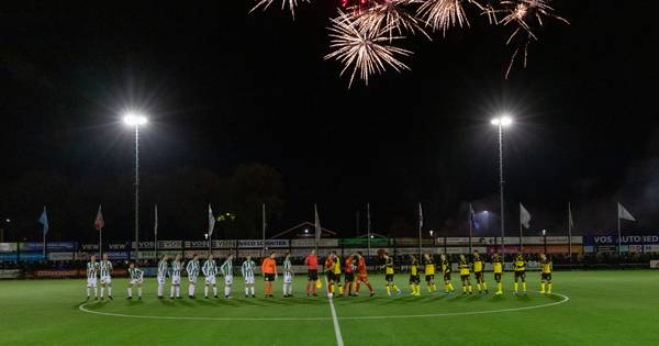 Supporters vechten na afloop van Achilles Veen - Roda JC met elkaar, politie moet de boel sussen - B