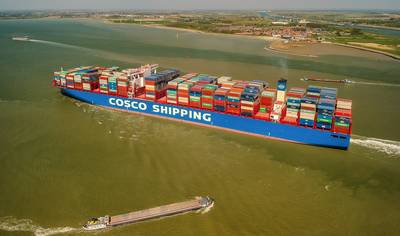 Deze containerreuzen varen dagelijks vlak langs de Zeeuwse kust