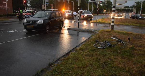Ernstig ongeluk: auto rijdt fietser aan in Nijmegen.