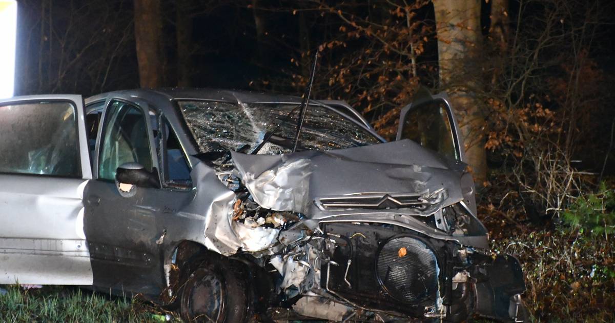 Automobilist zwaargewond bij ongeval tussen Den Ham en Ommen.