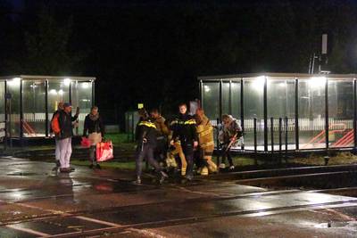 Rolstoelers kwamen zonder brandweer niet van midden perron Wolfheze