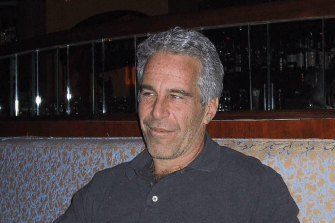 ‘Ze gaat een ‘pussy doctor’ regelen’: hoe topartsen Jeffrey Epstein dienden terwijl ze zijn ‘meisjes’ behandelden