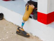 Foto's van soldaten die uit kunstbeen talibanstrijder drinken brengen Australië weer in verlegenheid