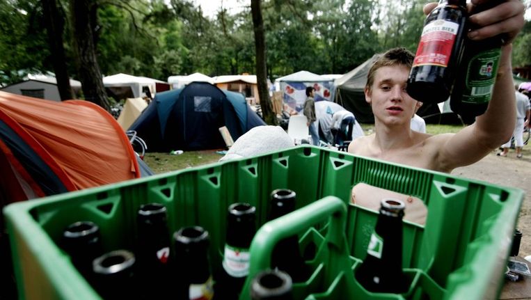 Nieuws & Achtergrond Aantal gevallen comazuipen weer fors gestegen - de Volkskrant