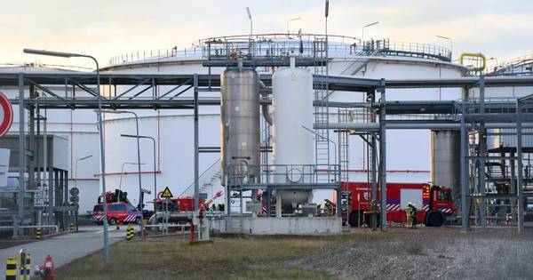 Ongeval met gevaarlijke stof bij bedrijf Oiltanking in Terneuzen.