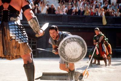 Harnas Russell Crowe uit Gladiator levert 80.000 euro op