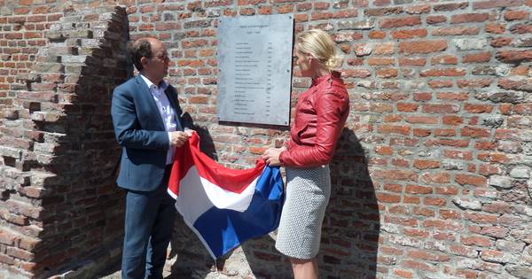 Oorlogsdoden leven voort op Romboutstoren Andel: 'Dit is een aanwinst voor het dorp' - BD.nl