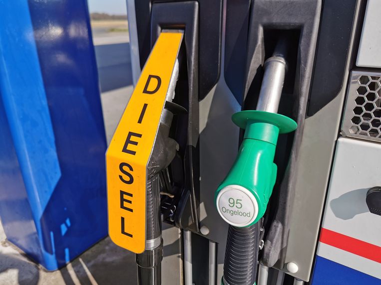 Diesel tanken vanaf morgen opnieuw duurder | Consument | Geld | HLN