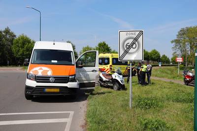Motorrijdster gewond bij botsing in Oploo