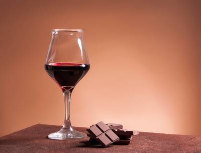 Rode wijn en chocolade blijken wondermiddel tegen veroudering