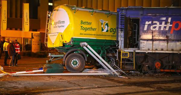 Wederom botsing met goederentrein op Waalkade in Oss.