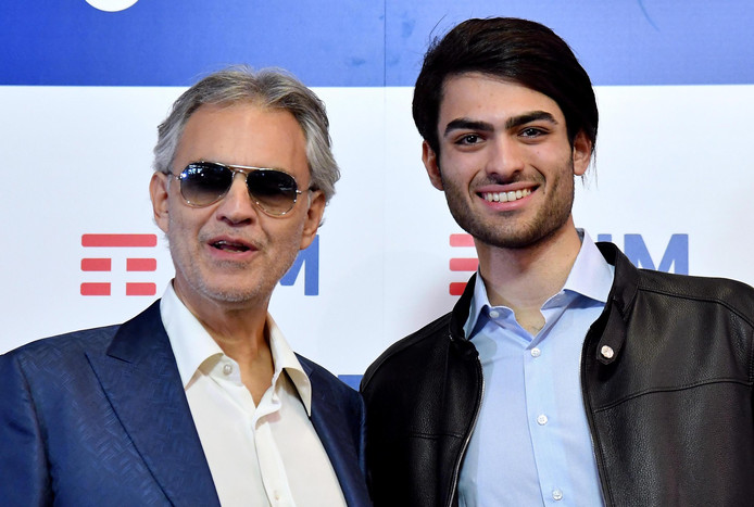 Zoon van Andrea Bocelli tekent platencontract | Show | AD.nl