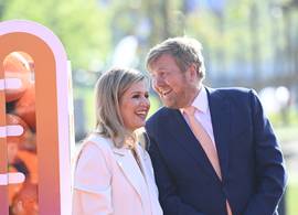 Géén oranje voor Máxima bij de Koningsspelen (maar wel prachtige accessoires!)